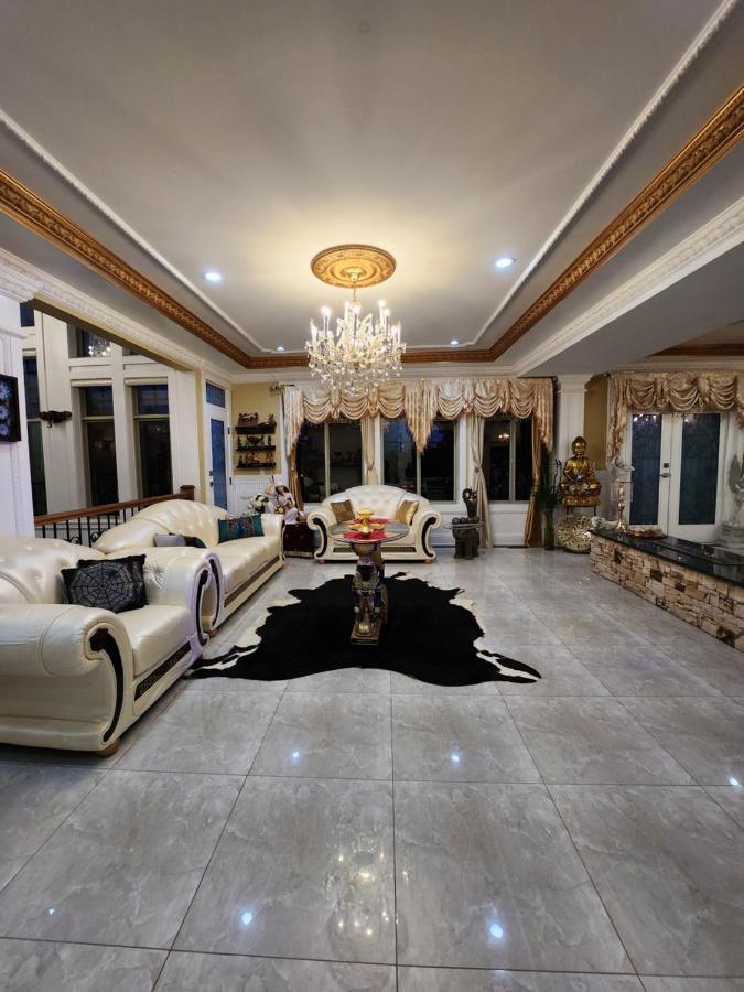 Empire Palace Hotel Surrey Bagian luar foto