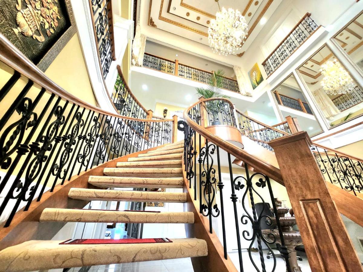Empire Palace Hotel Surrey Bagian luar foto