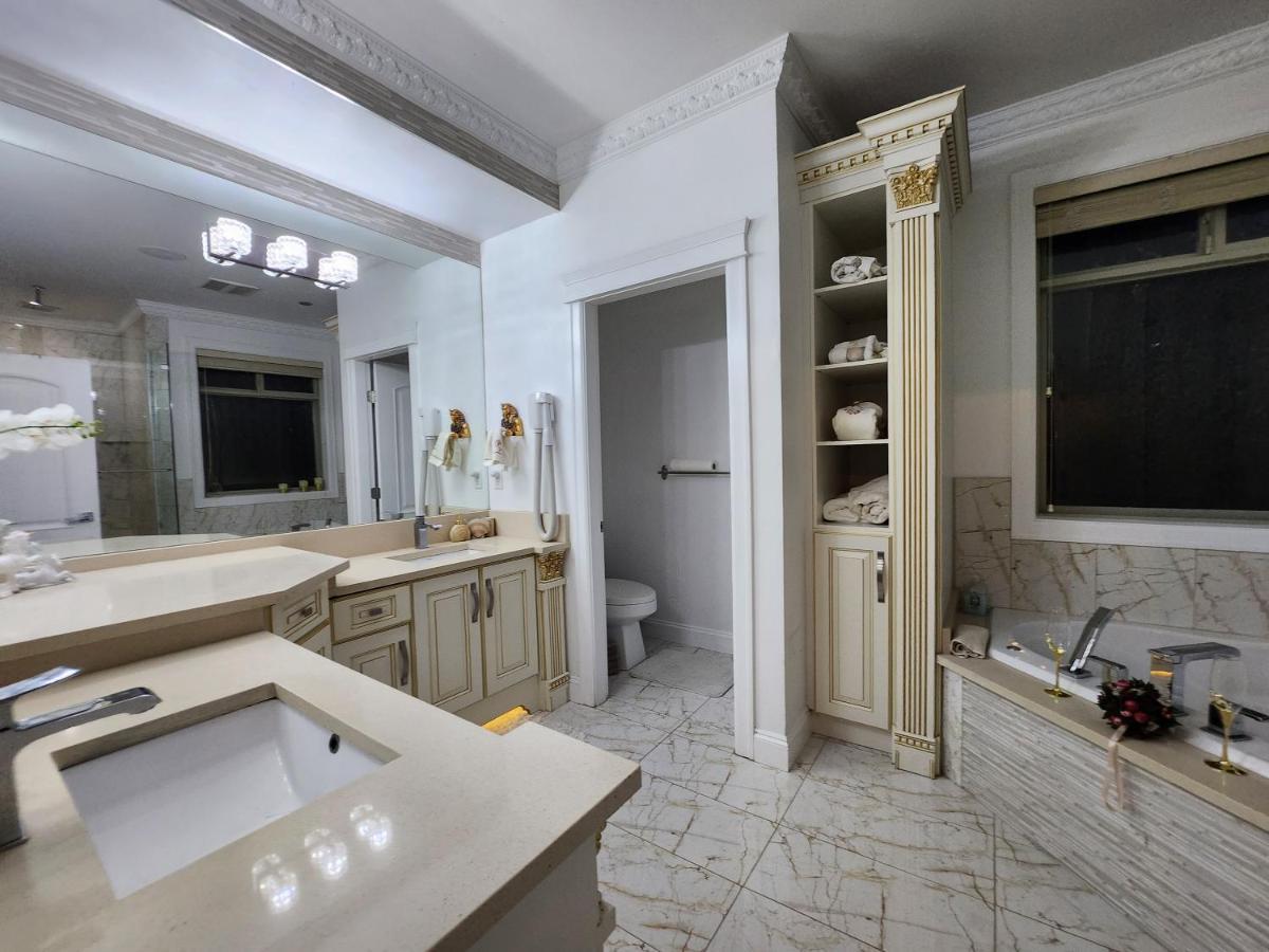 Empire Palace Hotel Surrey Bagian luar foto