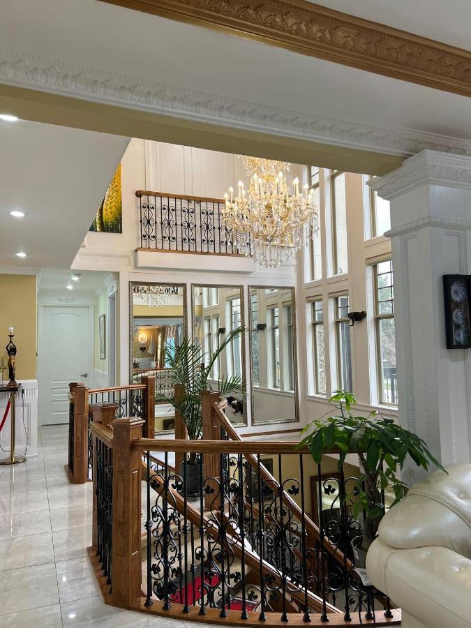 Empire Palace Hotel Surrey Bagian luar foto